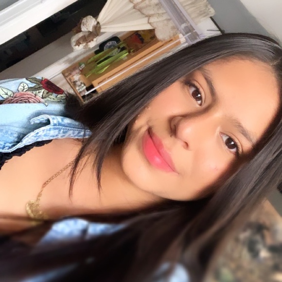 Meet your Posher, Iris - Picture 1 of 1